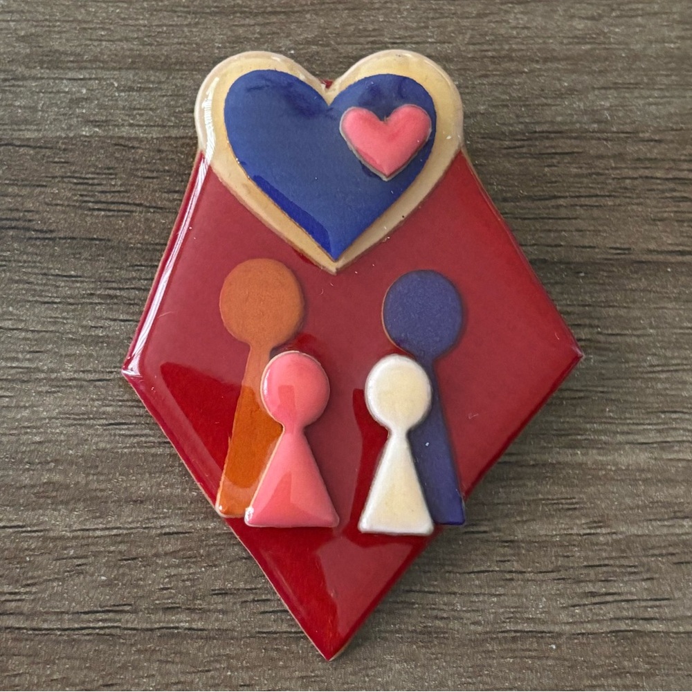 Vintage People Pin by Lucinda Red Blue Multi-Color Family Brooch !!!
